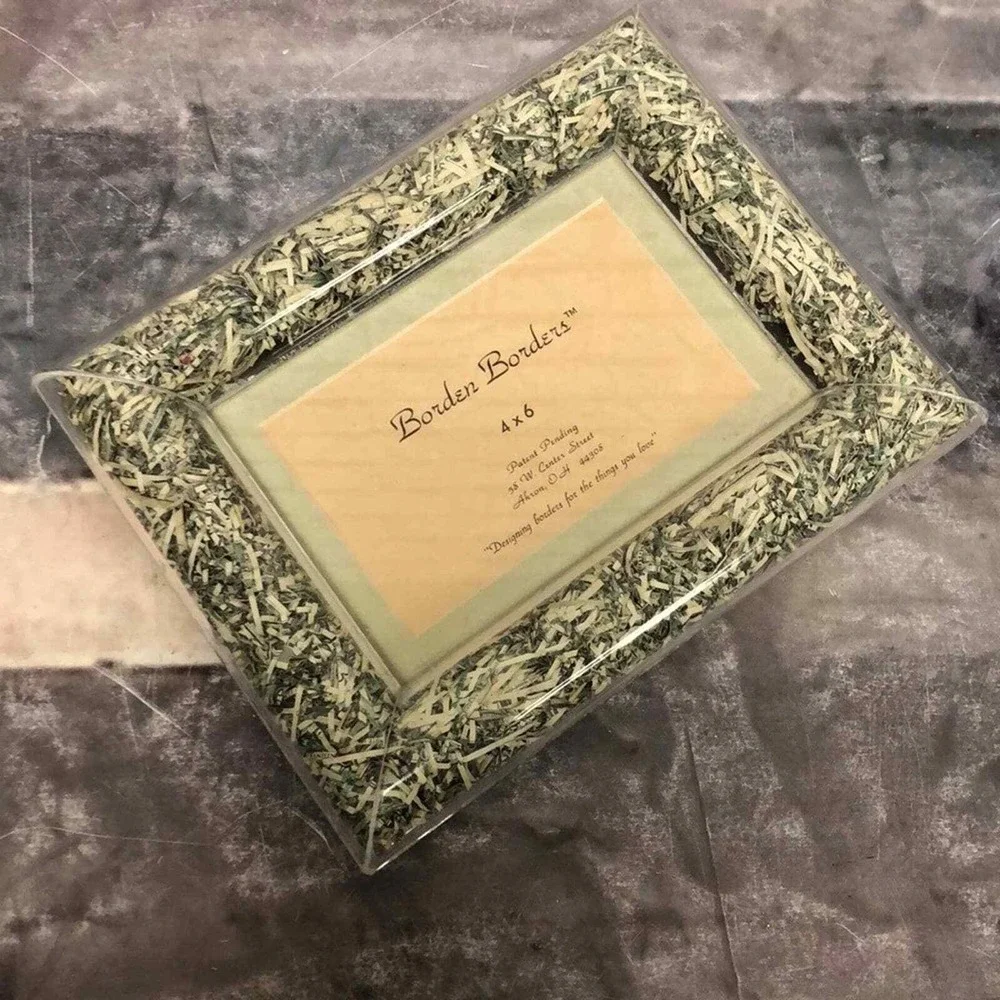 NEW Borden borders 4 x 6 picture frame filled with $$‎ money 4